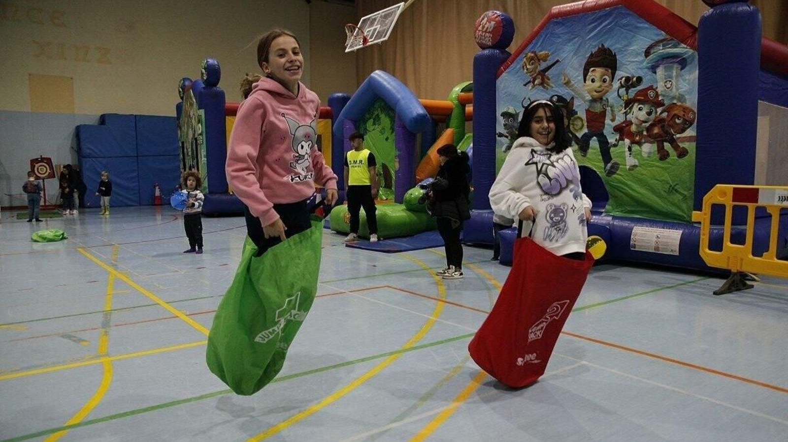 Cativos de entre 3 a 11 anos desfrutaron dunha nova edición de Limialandia. | Foto: Miguel Ángel