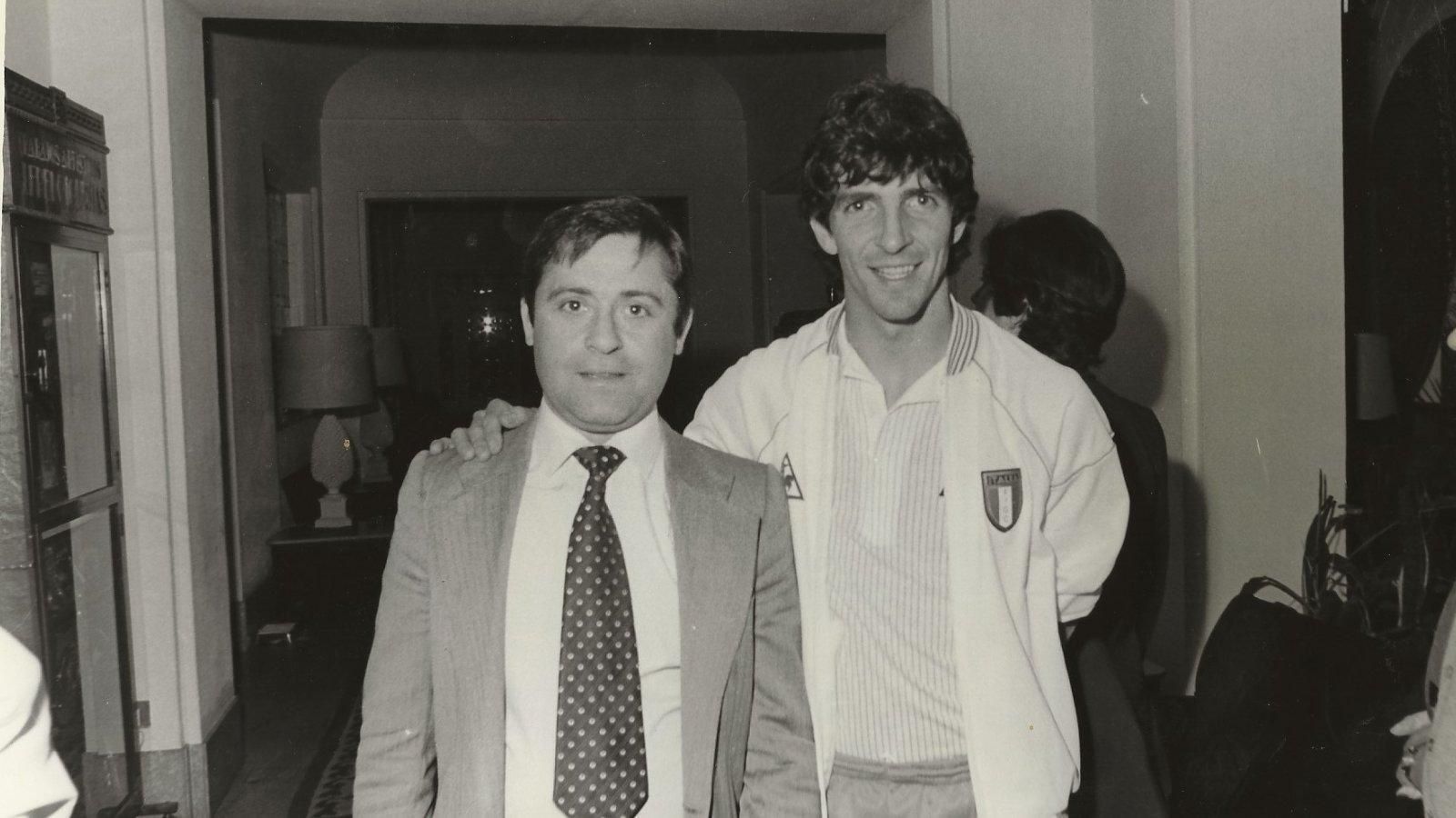 Co futbolista italiano Paolo Rossi.