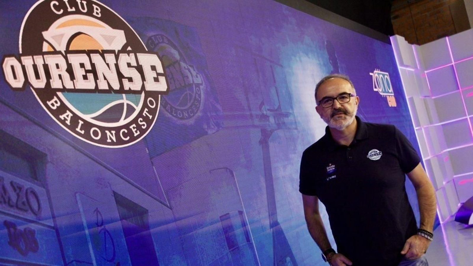 El técnico cobista, Moncho López, en el plató de Telemiño para el programa Zona COB. (Foto: Miguel Ángel)