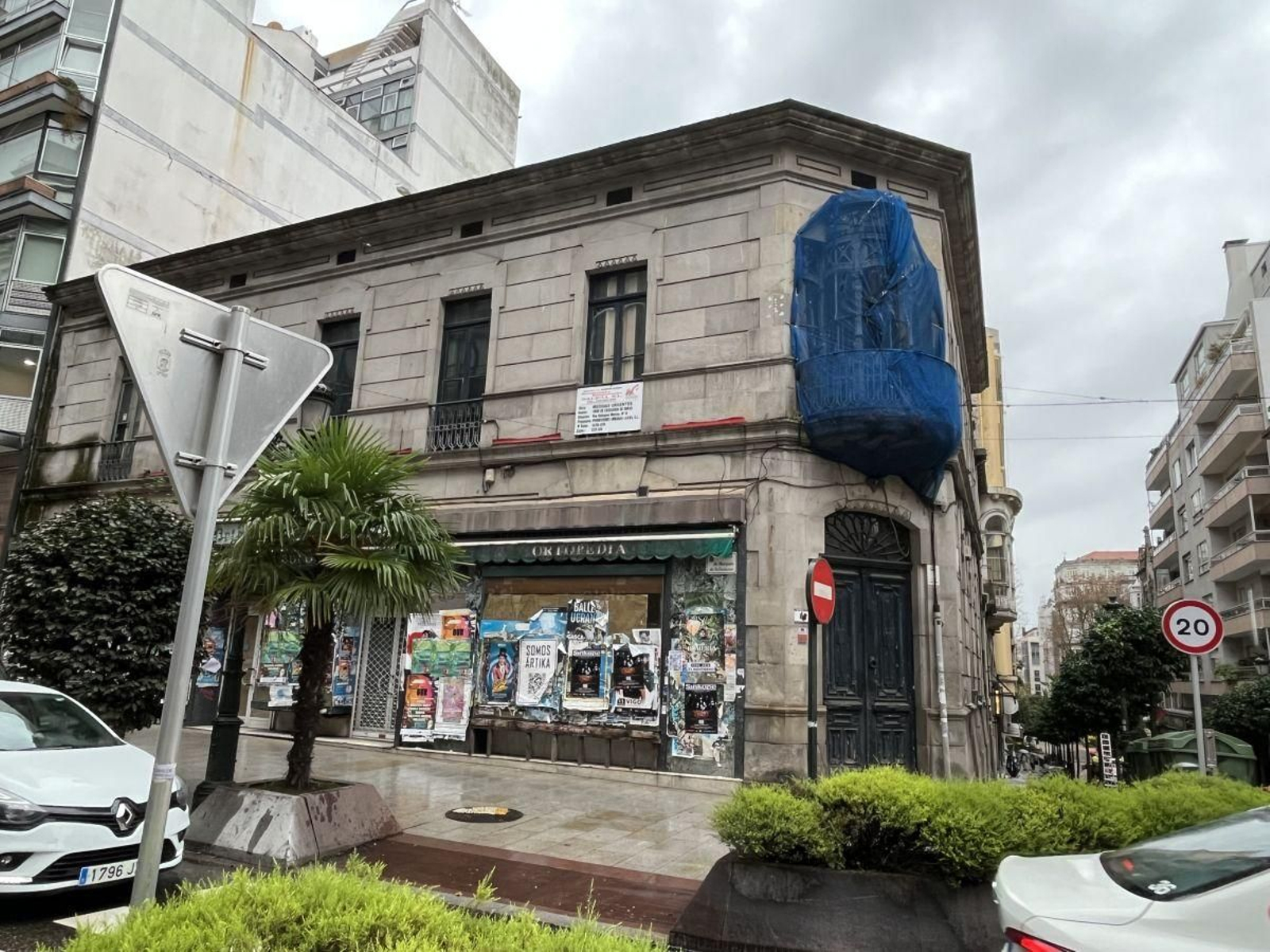 El edificio situado en el número 10 de Velázquez Moreno.