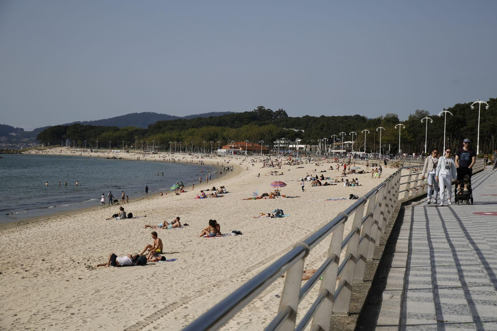 La playa de Samil (JORGE LANDÍN).