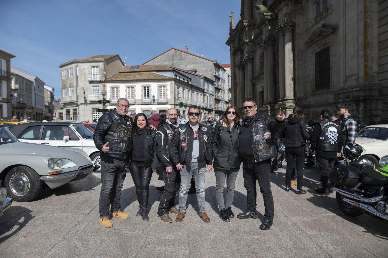 Galería | Celanova vive una jornada de pasión por el mundo del motor, desde coches clásicos a motos chopper