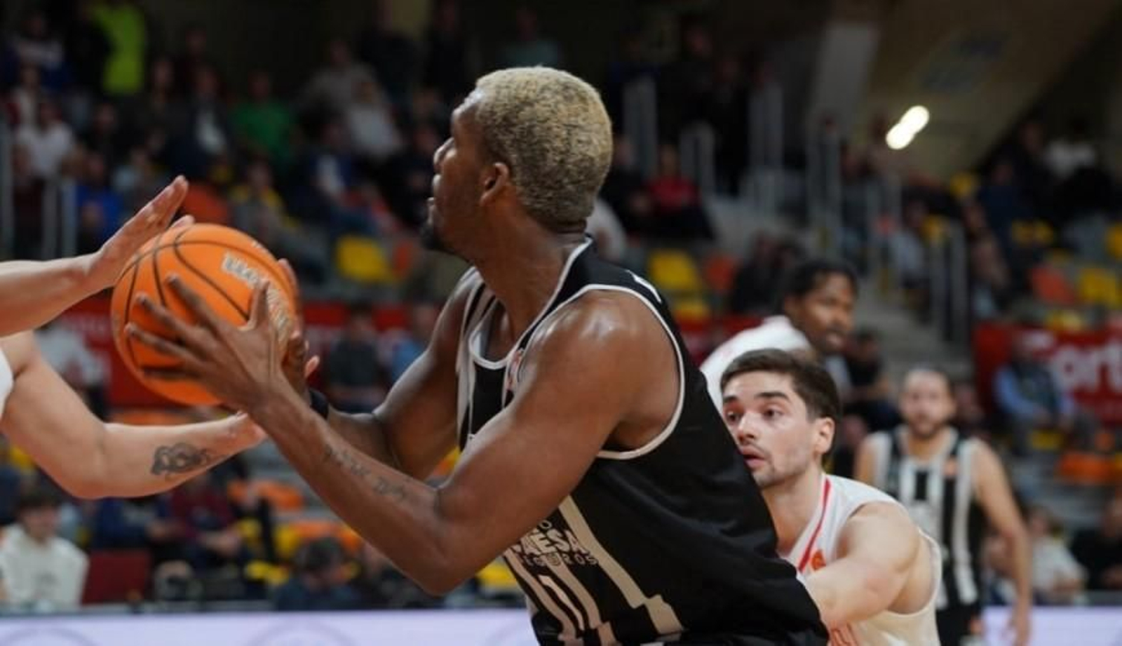 Un momento del partido del COB en Cartagena.