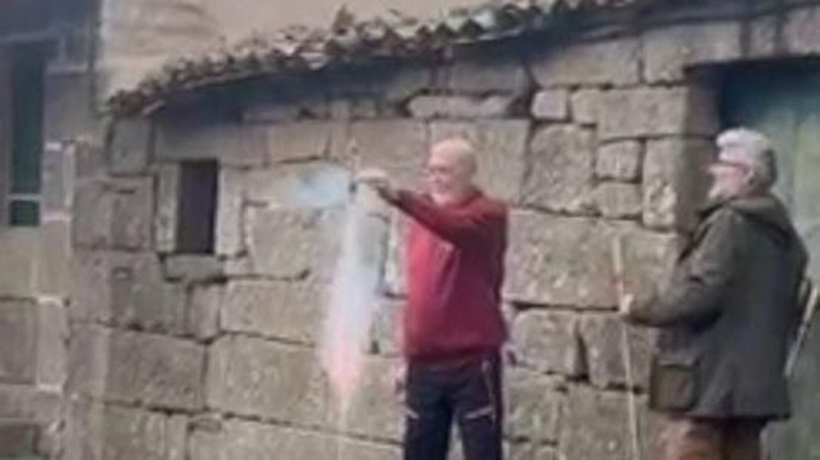 Paco García haciendo de "fogueteiro"