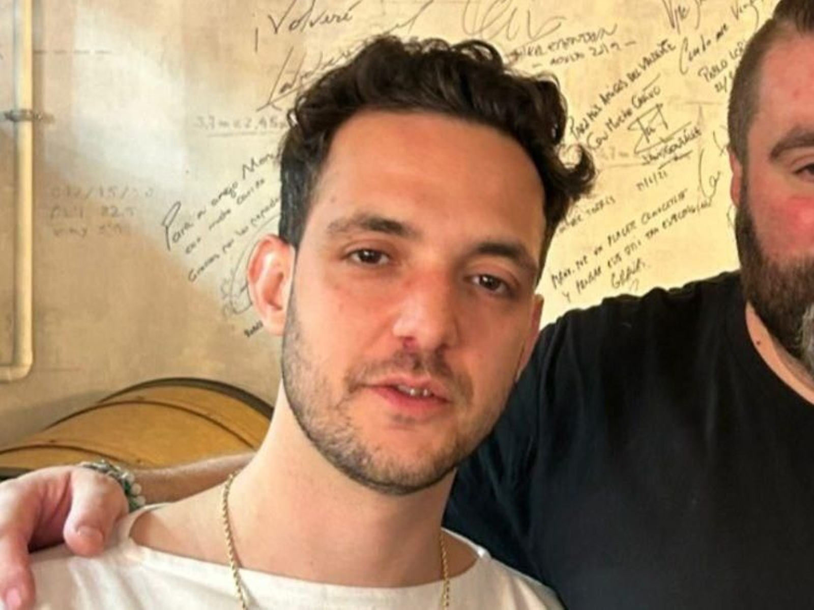 C.Tangana en el restaurante Valdevez, ubicado en el Casco Vello de Vigo. // Instagram (@valdevezvigo)