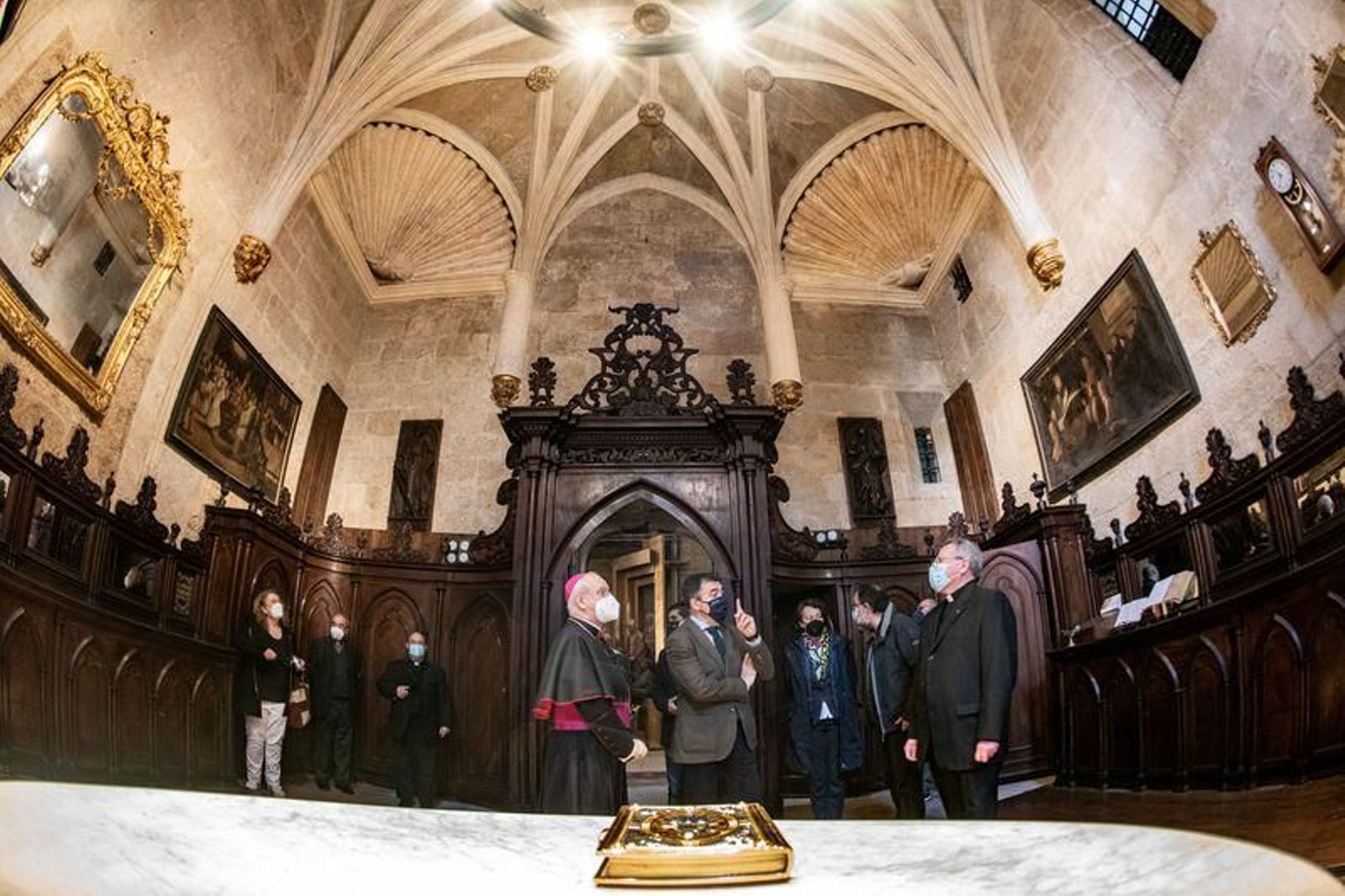 Visita del conselleiro de Cultura, Román Rodríguez, y del delegado territorial en Ourense, Gabriel Alén, a la Catedral // FOTO: ÓSCAR PINAL