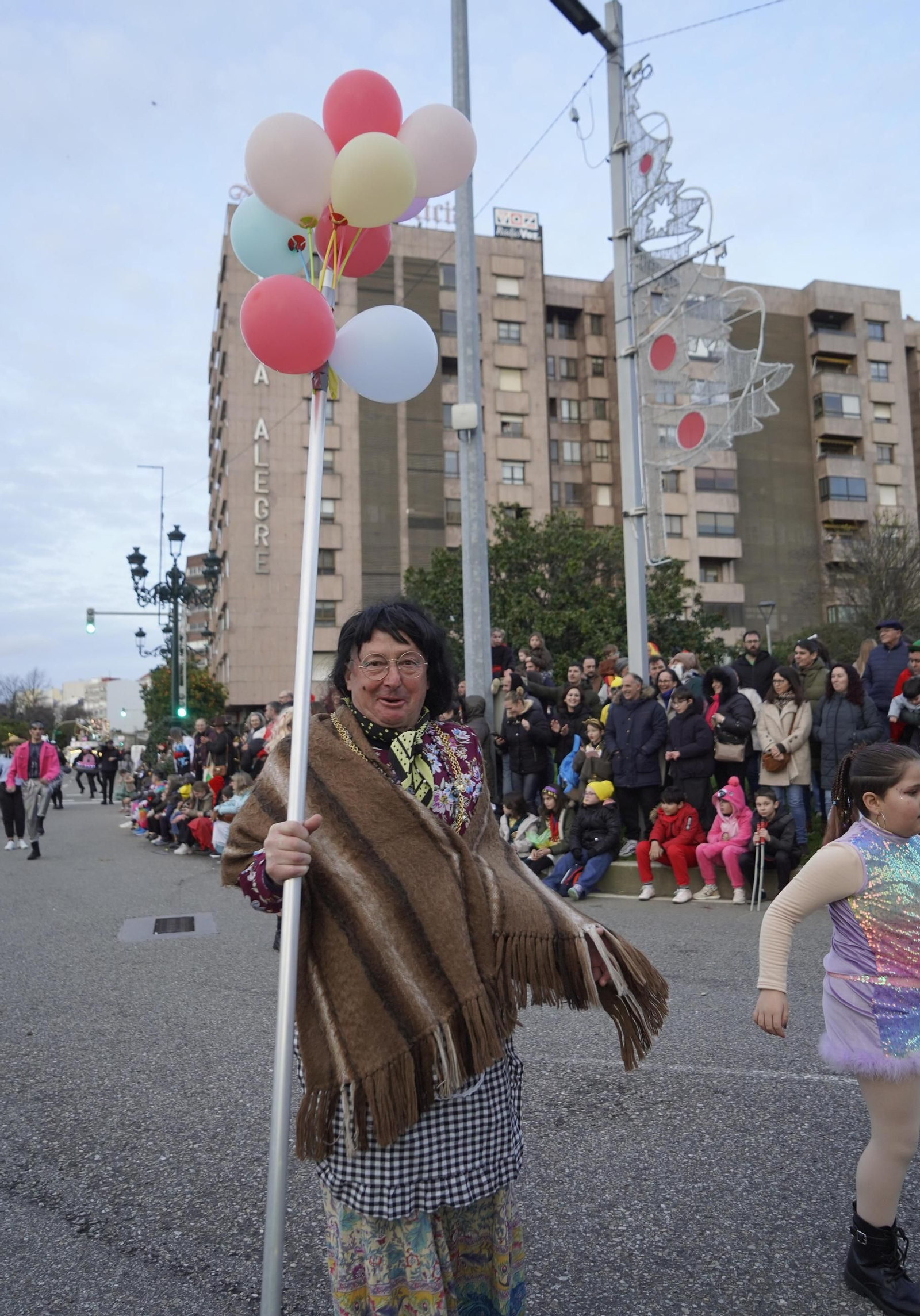 Galería | El desfile de comparsas del Entroido 2026 ilumina las calles de Vigo