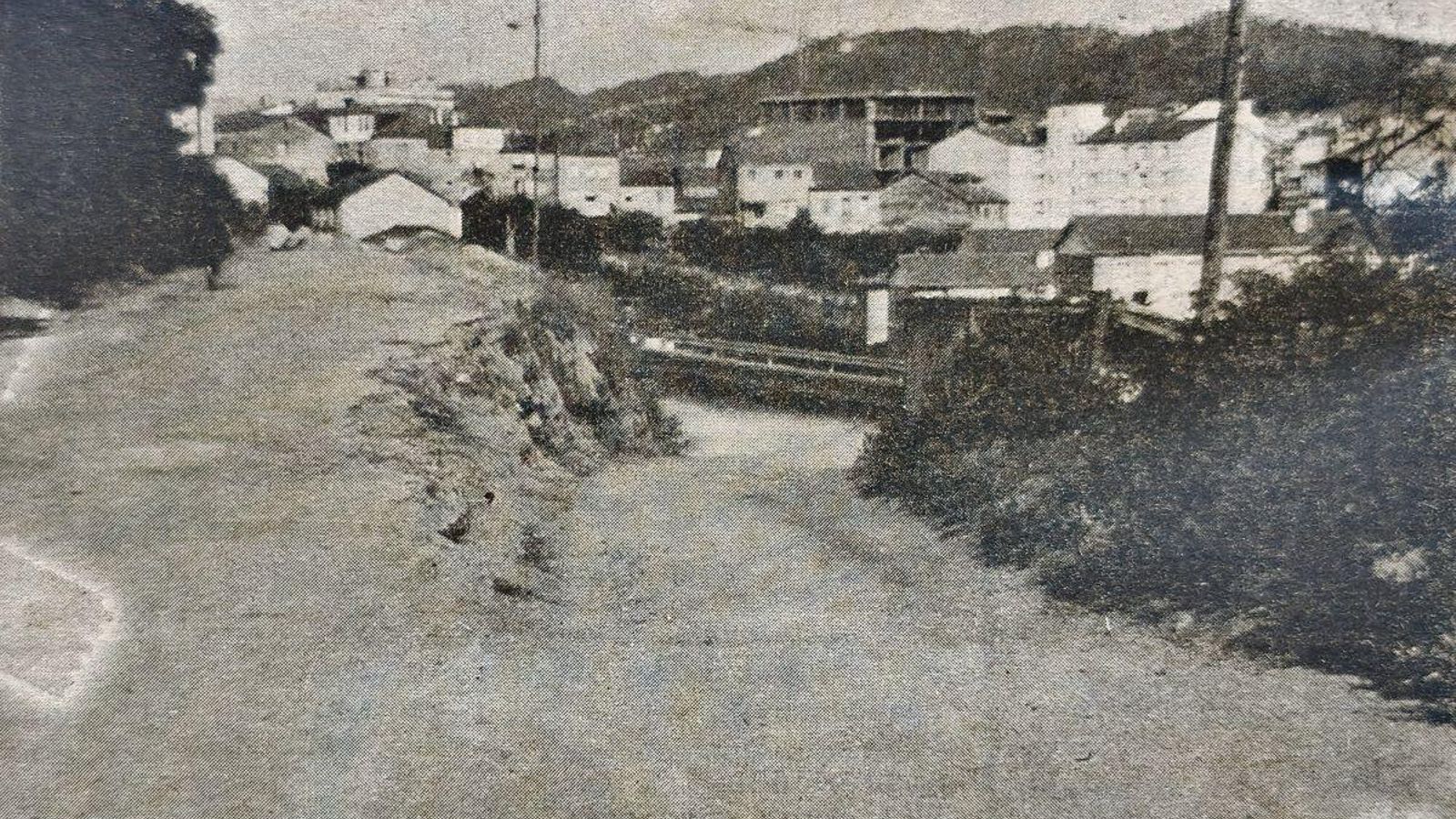 El único acceso al barrio de Chabasqueira Alta.