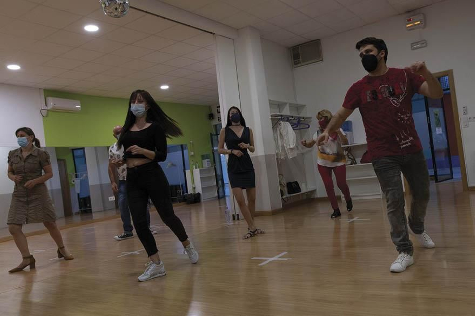 Bailes con distancia social en la escuela Don’t Stop (MARTIÑO PINAL).