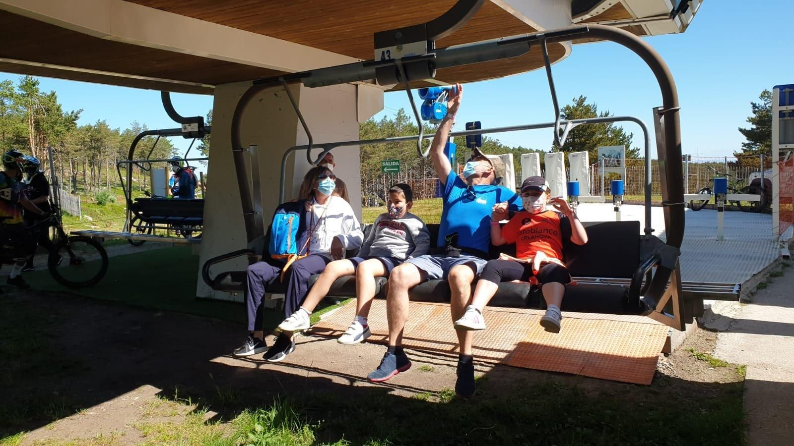 Visitantes disfrutando de las instalaciones. // R.M.