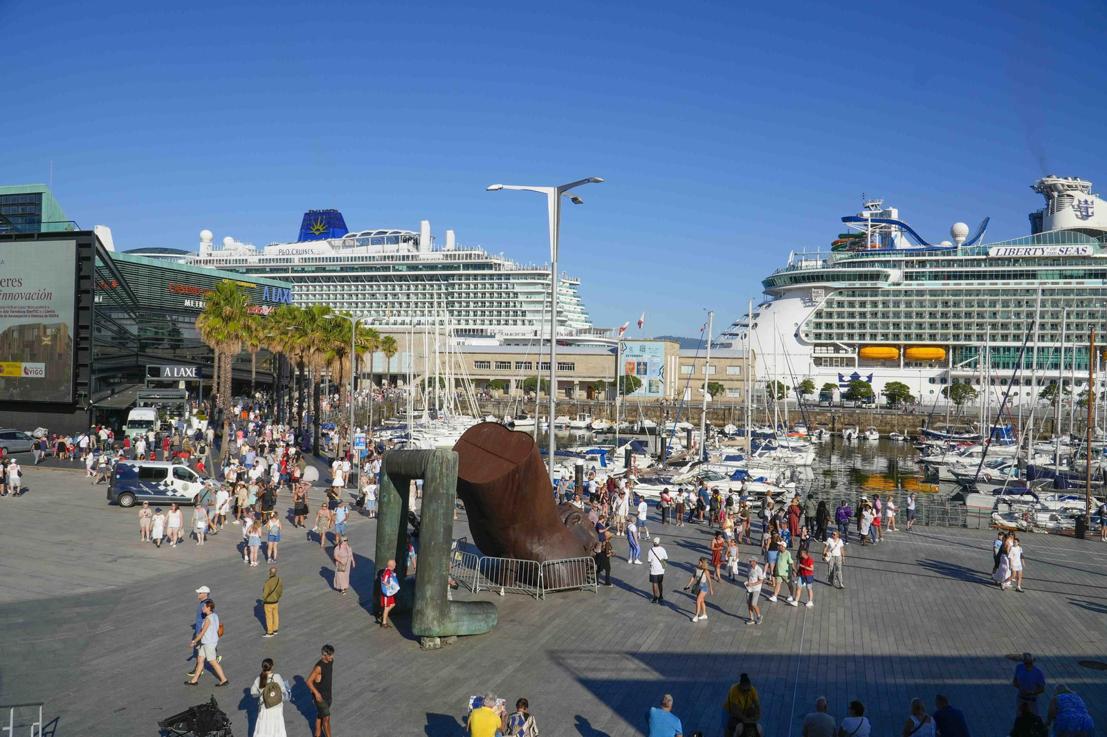 Cruceros atracados en Vigo a principios de septiembre