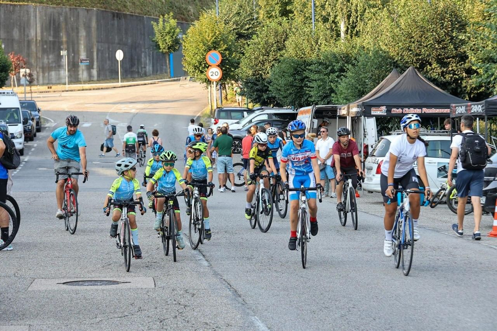 Galería | El Gran Premio Ciclista de Teis madruga para esquivar el calor