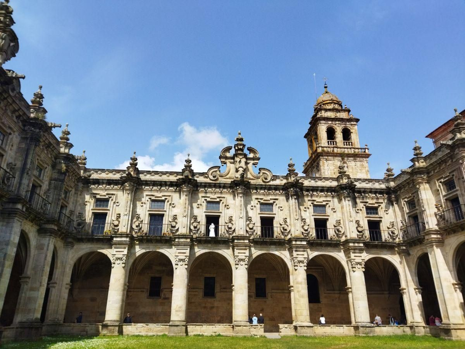 El Claustro Barroco del Monasterio de San Salvador de Celanova.