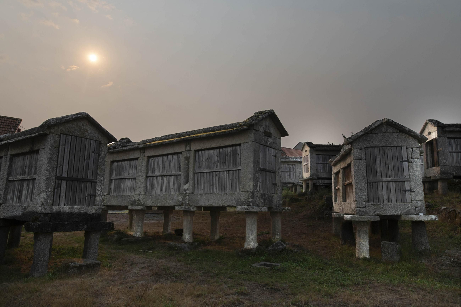 Hórreos de Avión.