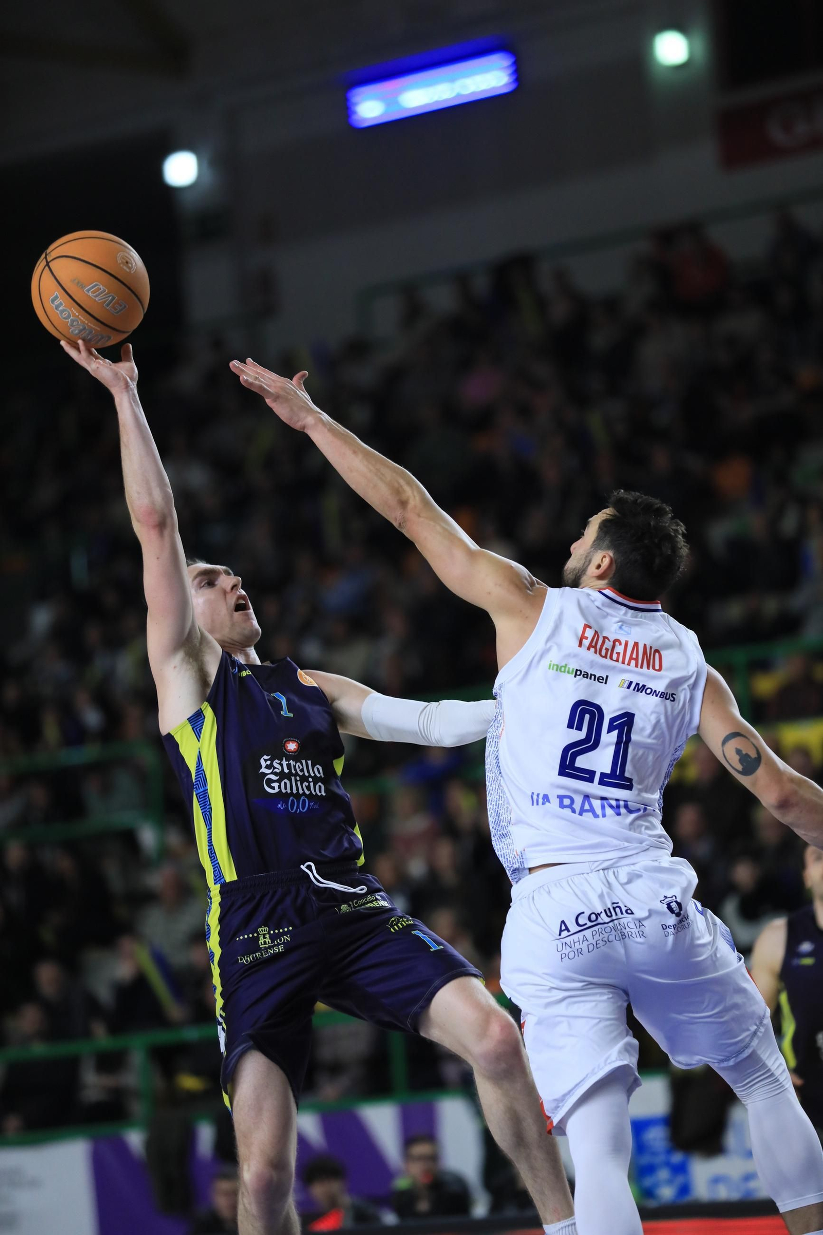 Galería | El Pazo, a reventar para el derbi COB-Obradoiro