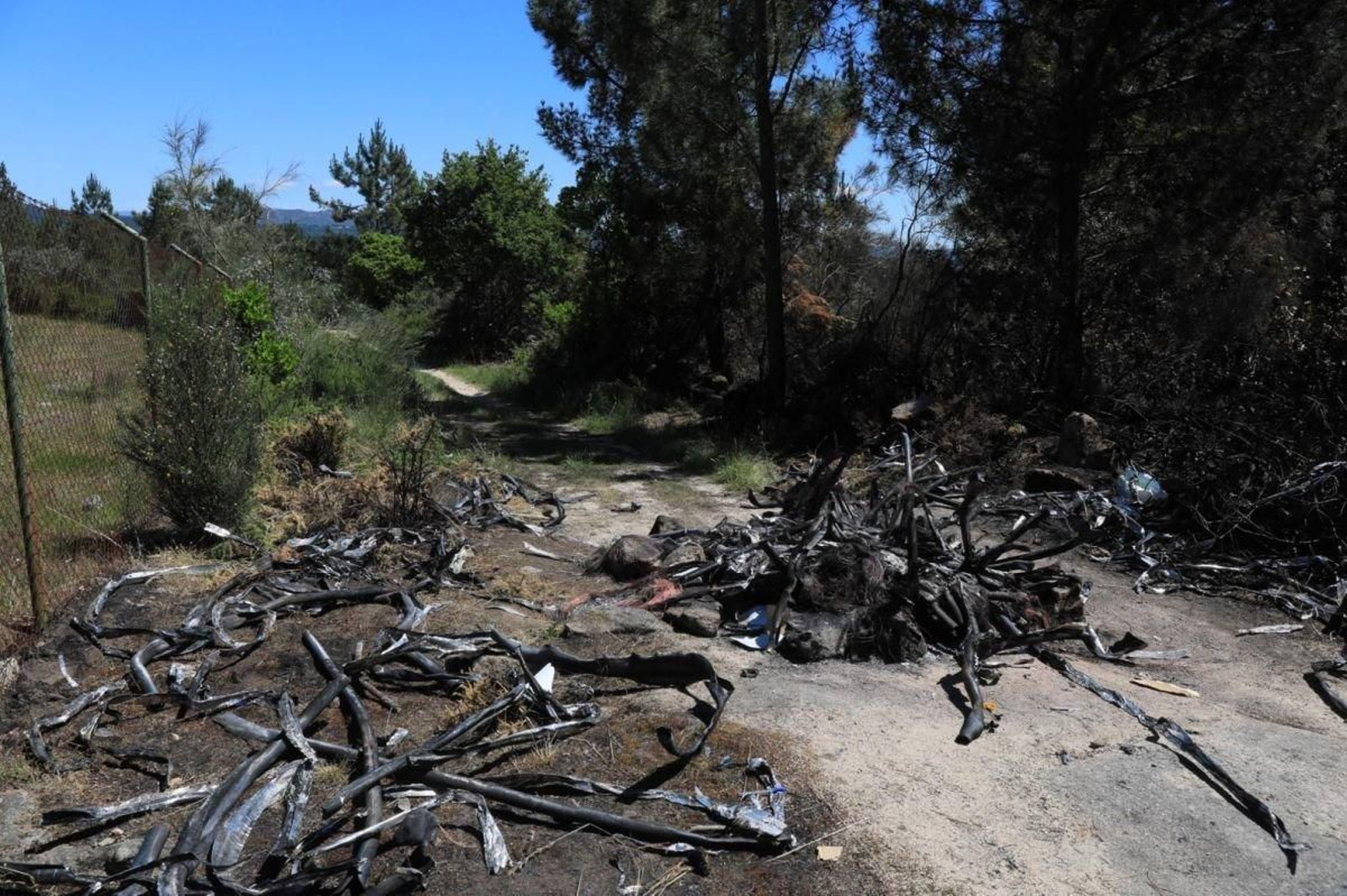 El amasijo de cobre encontrado por unos vecinos de Pereiro en un terreno cercano a Sabadelle.