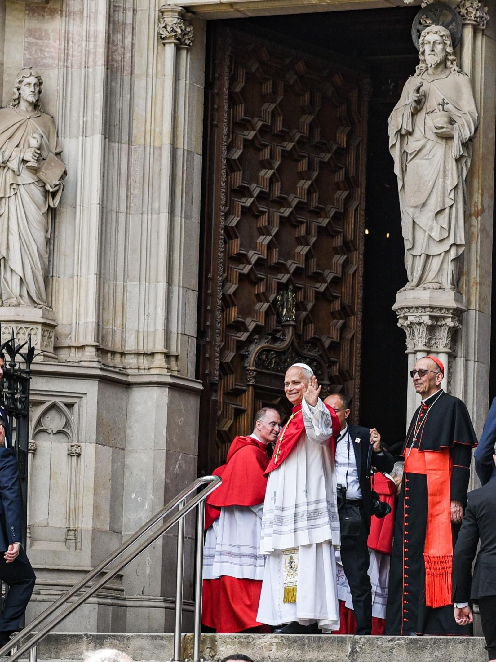 Galería | Cuarta jornada del papa León XIV en Barcelona, así lo acogieron en la catedral