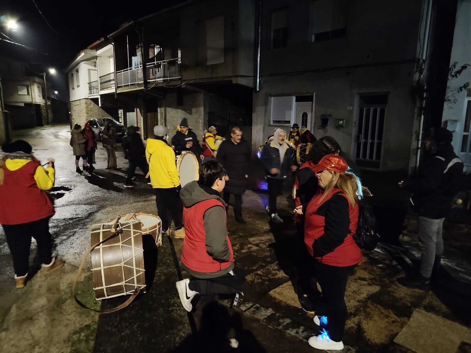 Galería | Matamá arranca su Entroido bajo lluvia