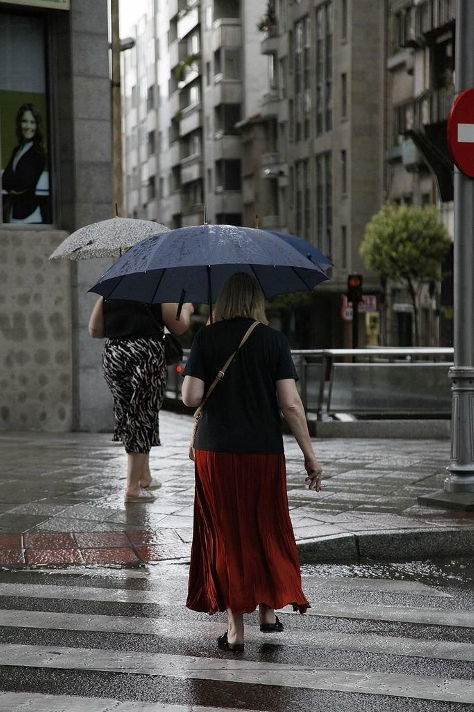 Algunos ya salieron listos con sus paraguas