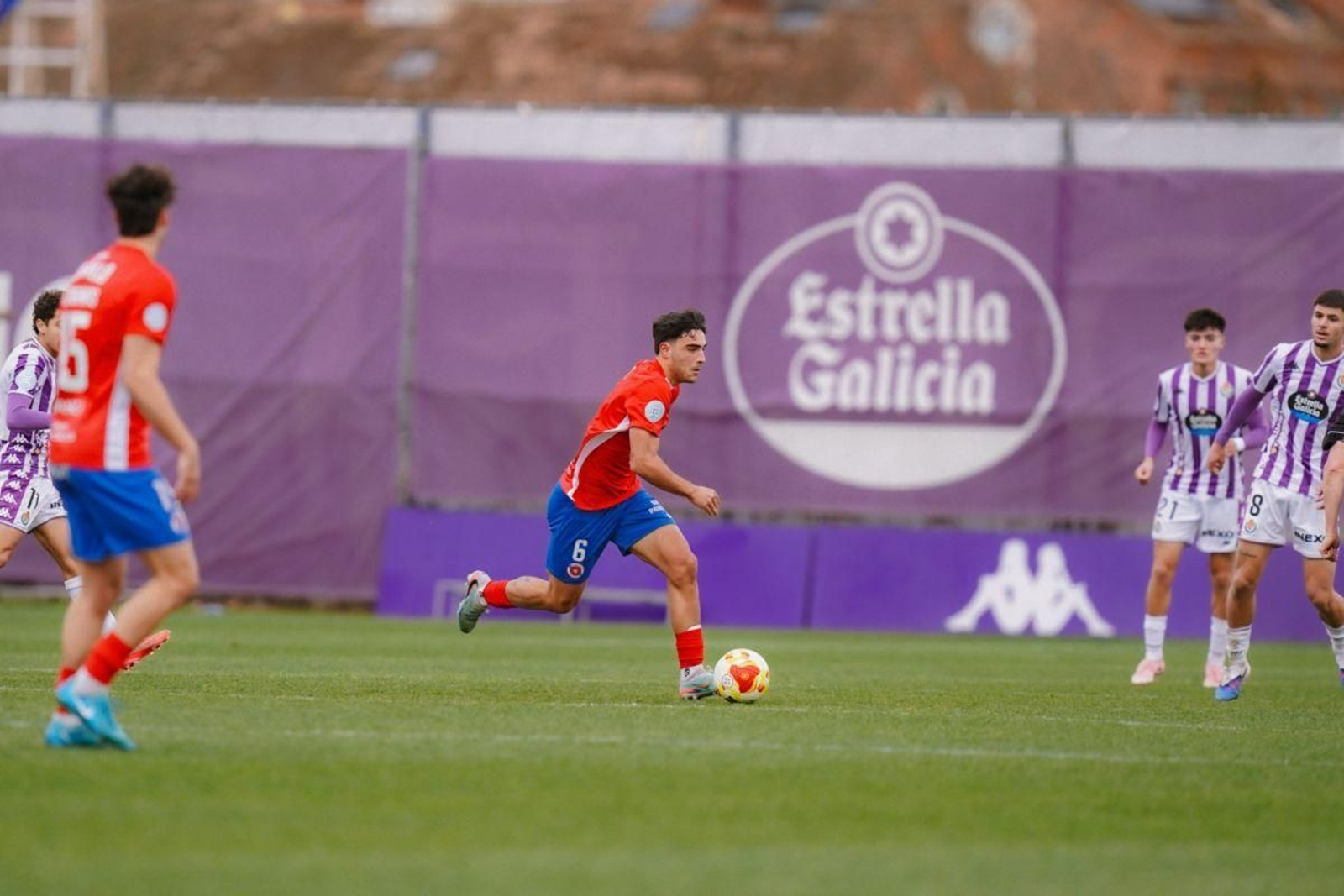 Pablo Parrilla, centrocampista de la UD Ourense, en el encuentro ante el Valladolid B.