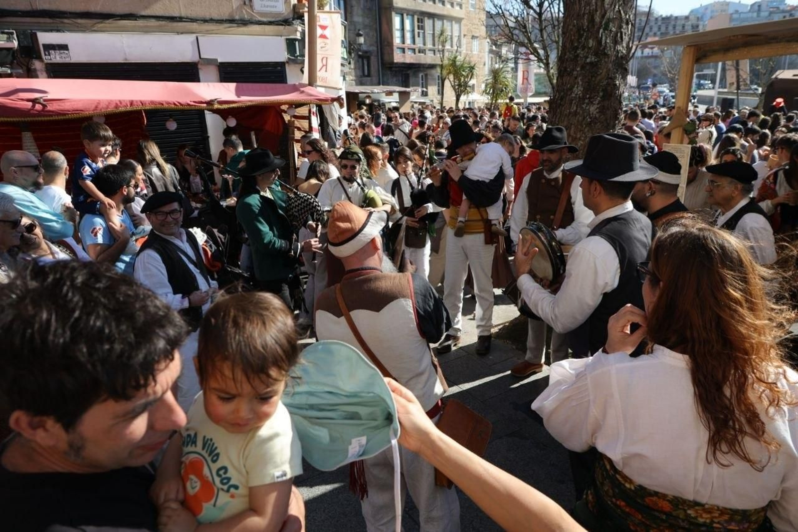 Galería | El Casco Vello de Vigo se llena de vida el sábado por la Reconquista