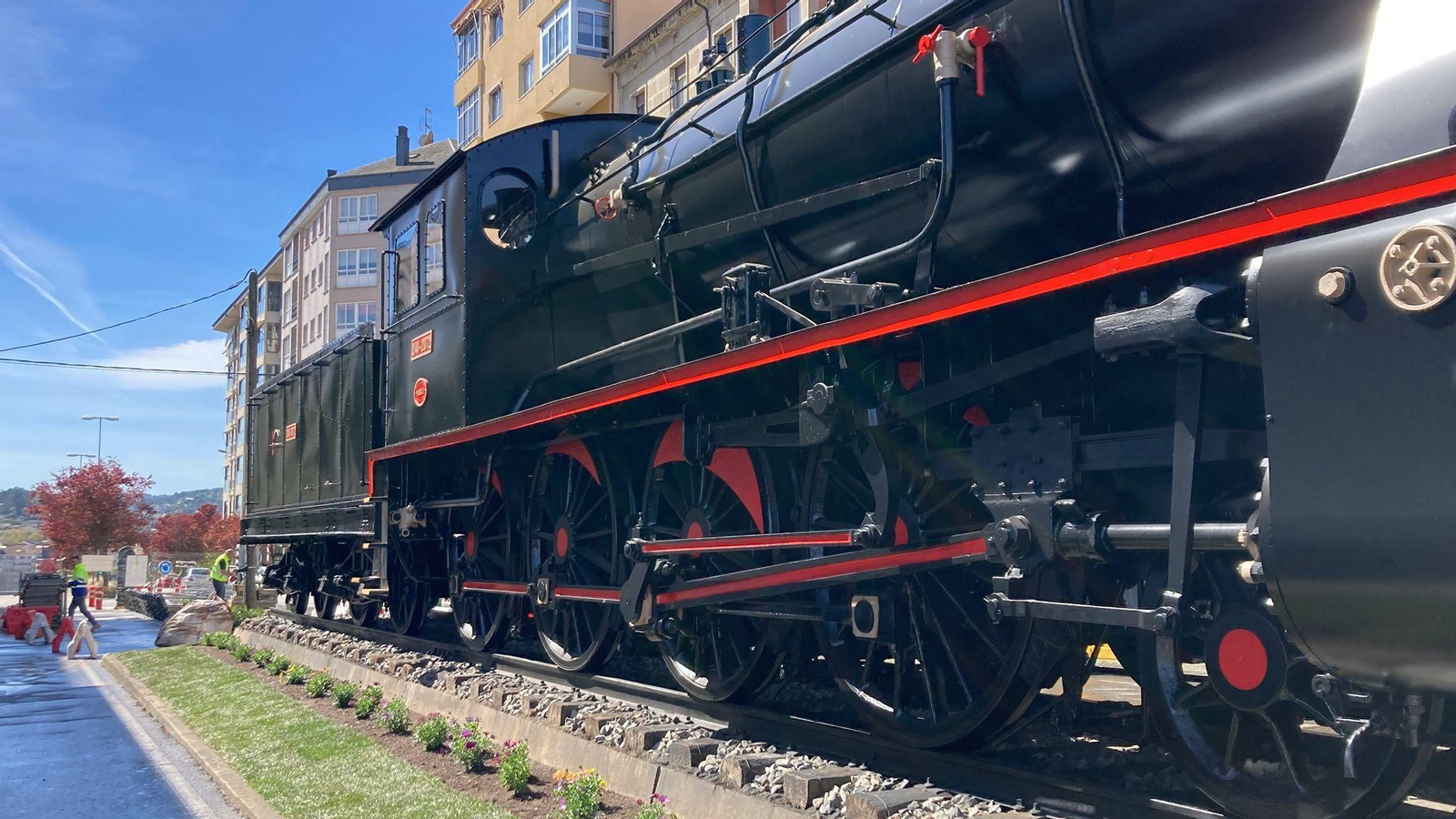 Galería | La locomotora vuelve a lucir en el barrio de A Ponte
