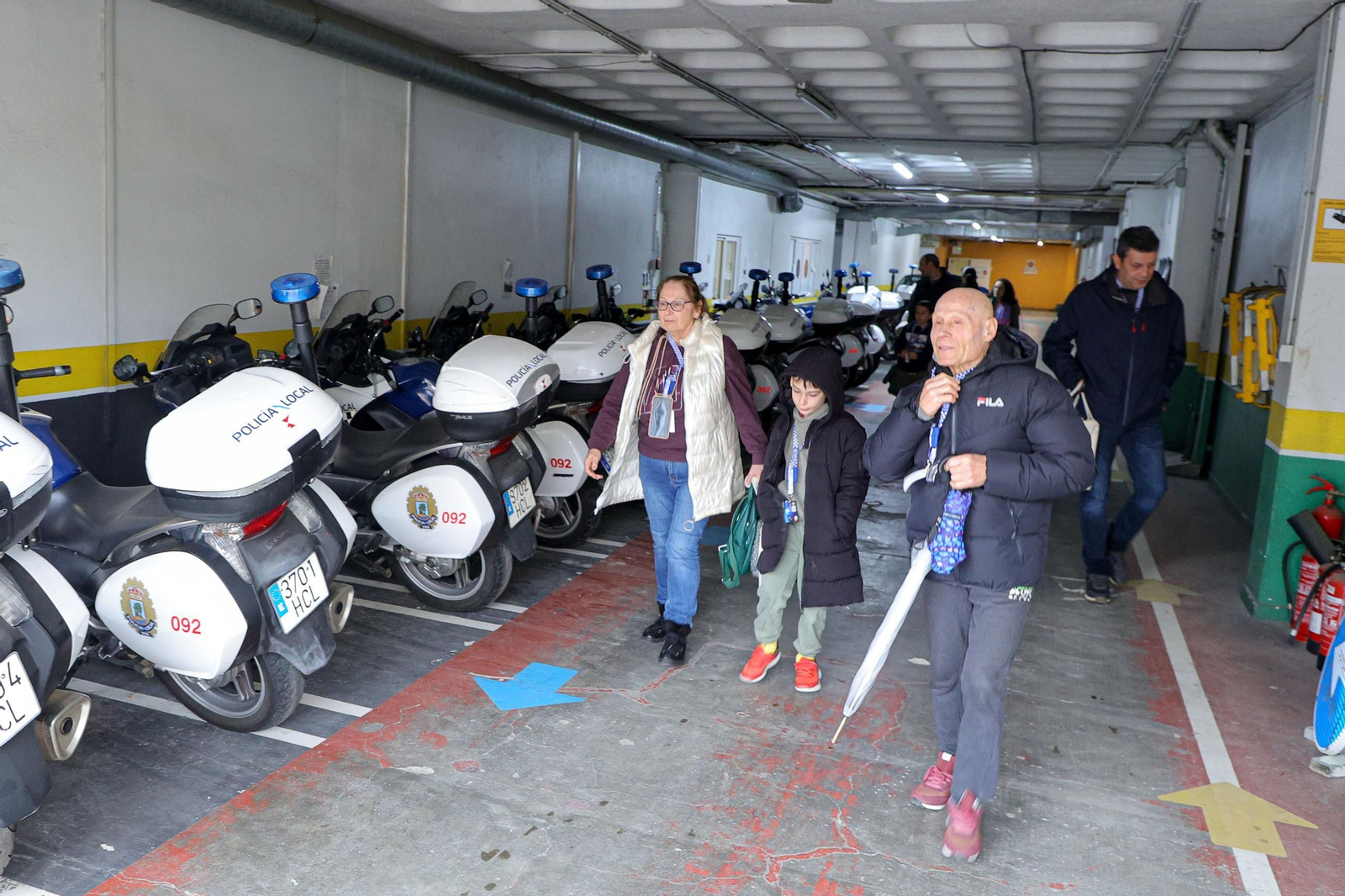 Galería | Niños y mayores descubren el trabajo de la Policía Local de Vigo