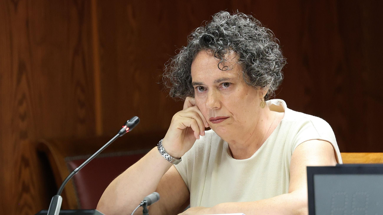 La administrativa del expresidente del Gobierno José Luis Rodríguez Zapatero, María Gertrudis Alcázar Jiménez, comparece ante la Comisión de Investigación