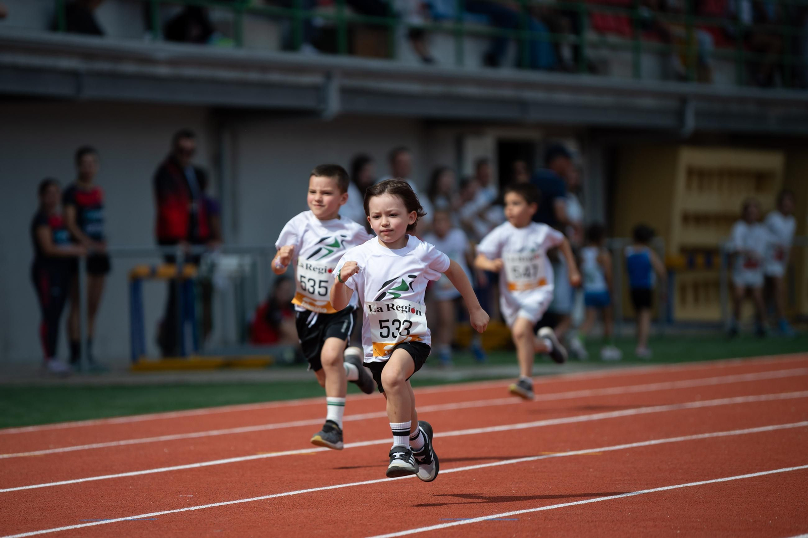 Galería | El atletismo ourensano disfruta en el 1er Trofeo Germán González
