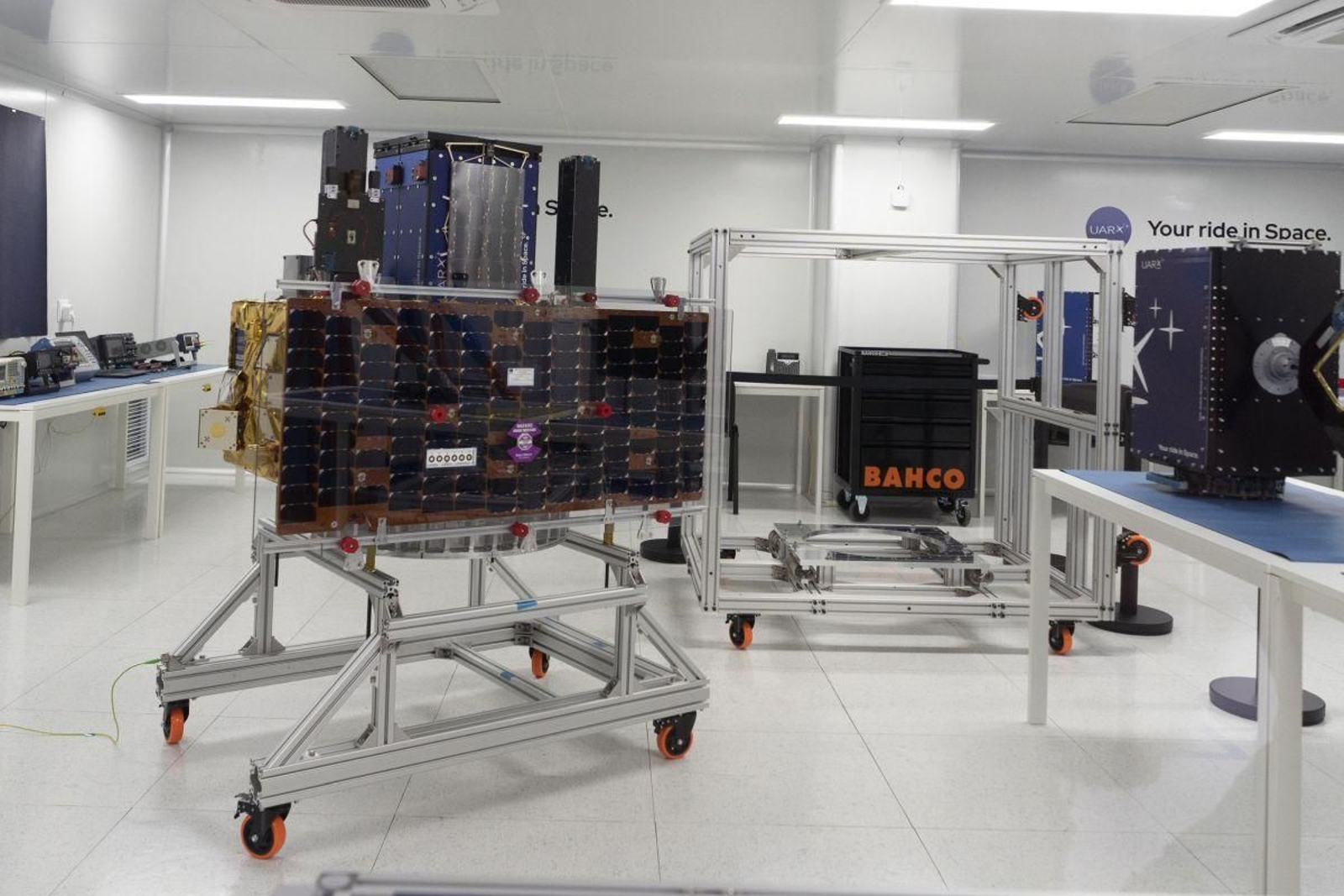 El transportador satelital desarrollado por Uarx Space en Nigrán.
