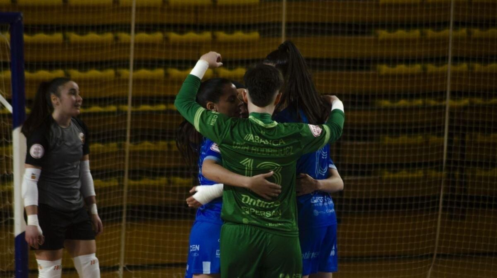 Las jugadoras del Ourense Ontime celebran un gol durante esta temporada.