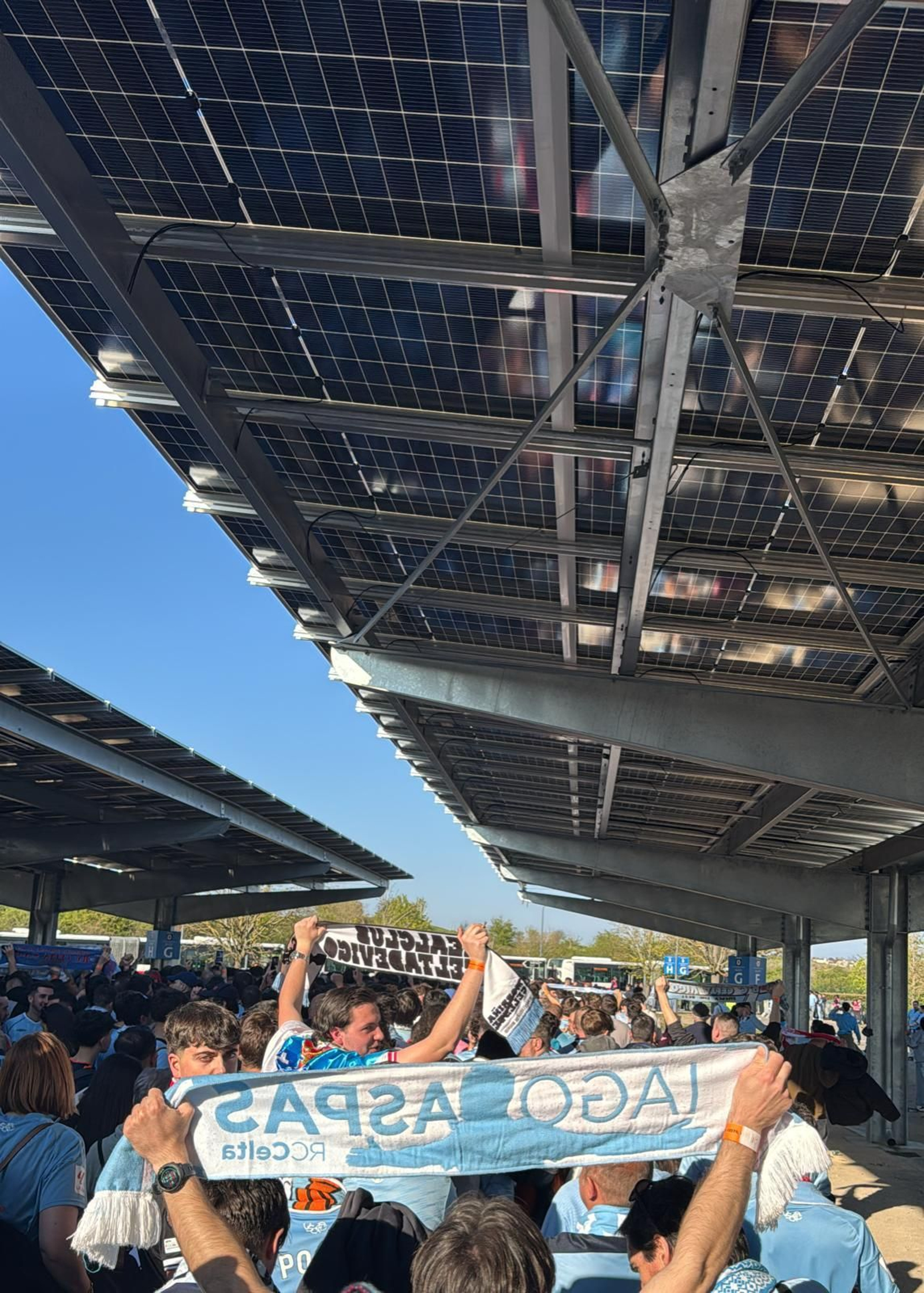 Galería | El mayor desplazamiento de aficionados con 3.000 celtistas en Lyon