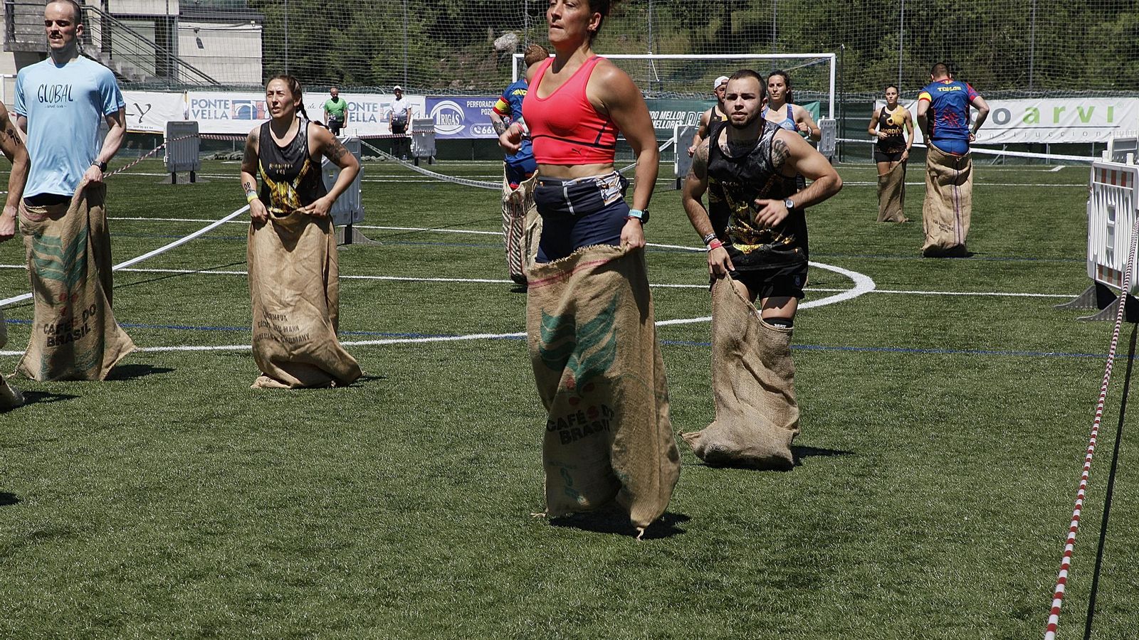 Galería | Obstáculos, deporte y buen tiempo en la Cavernícola Race