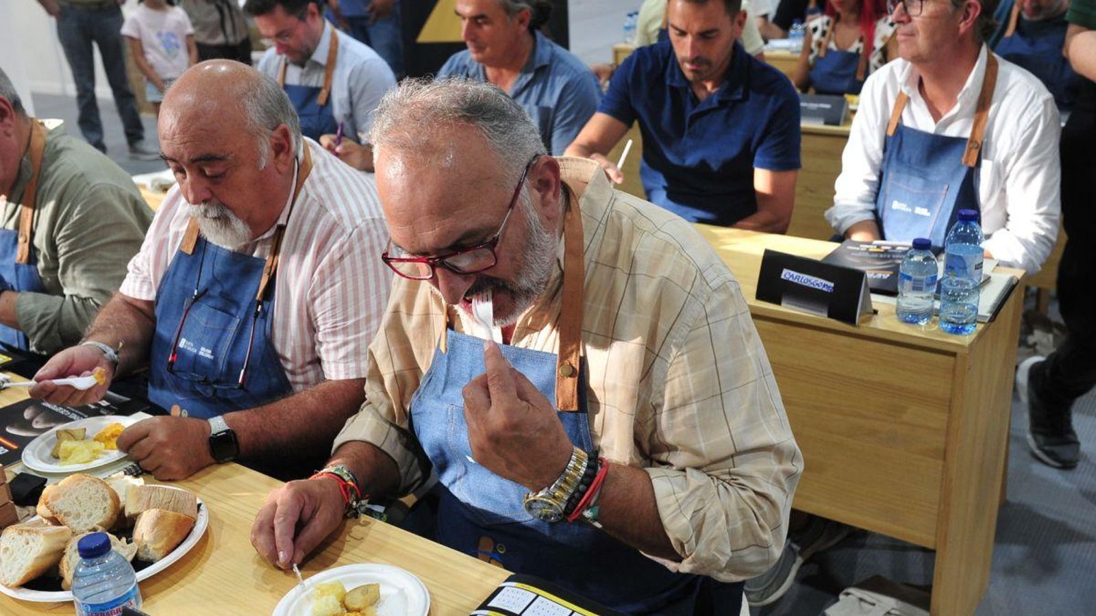 Participantes en la degustación de patatas.