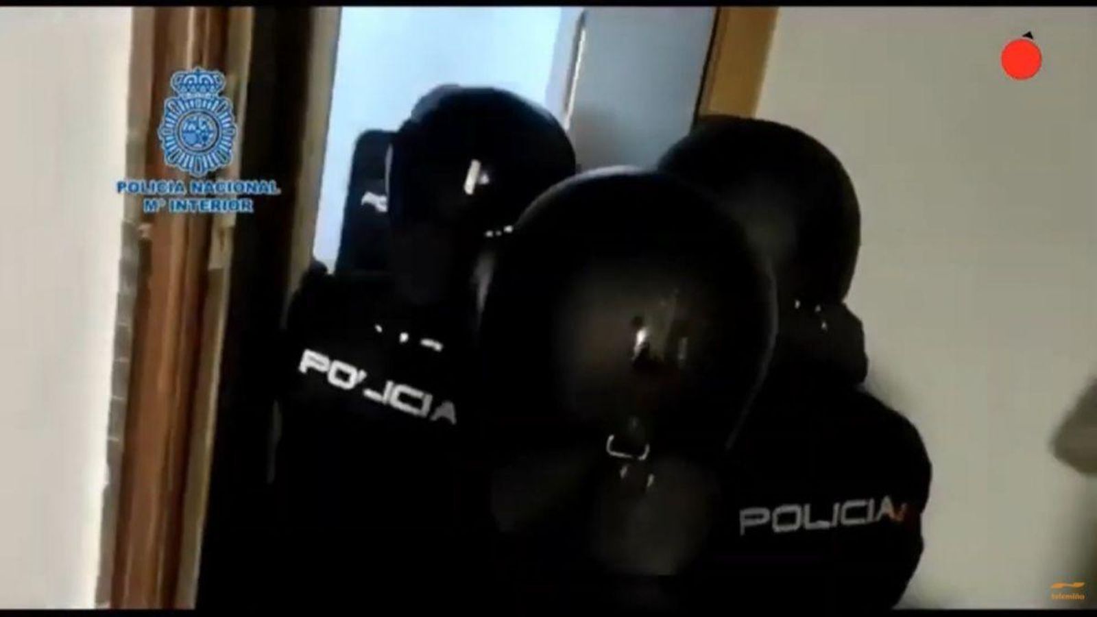 Operación policial en el piso de la calle Bonhome.