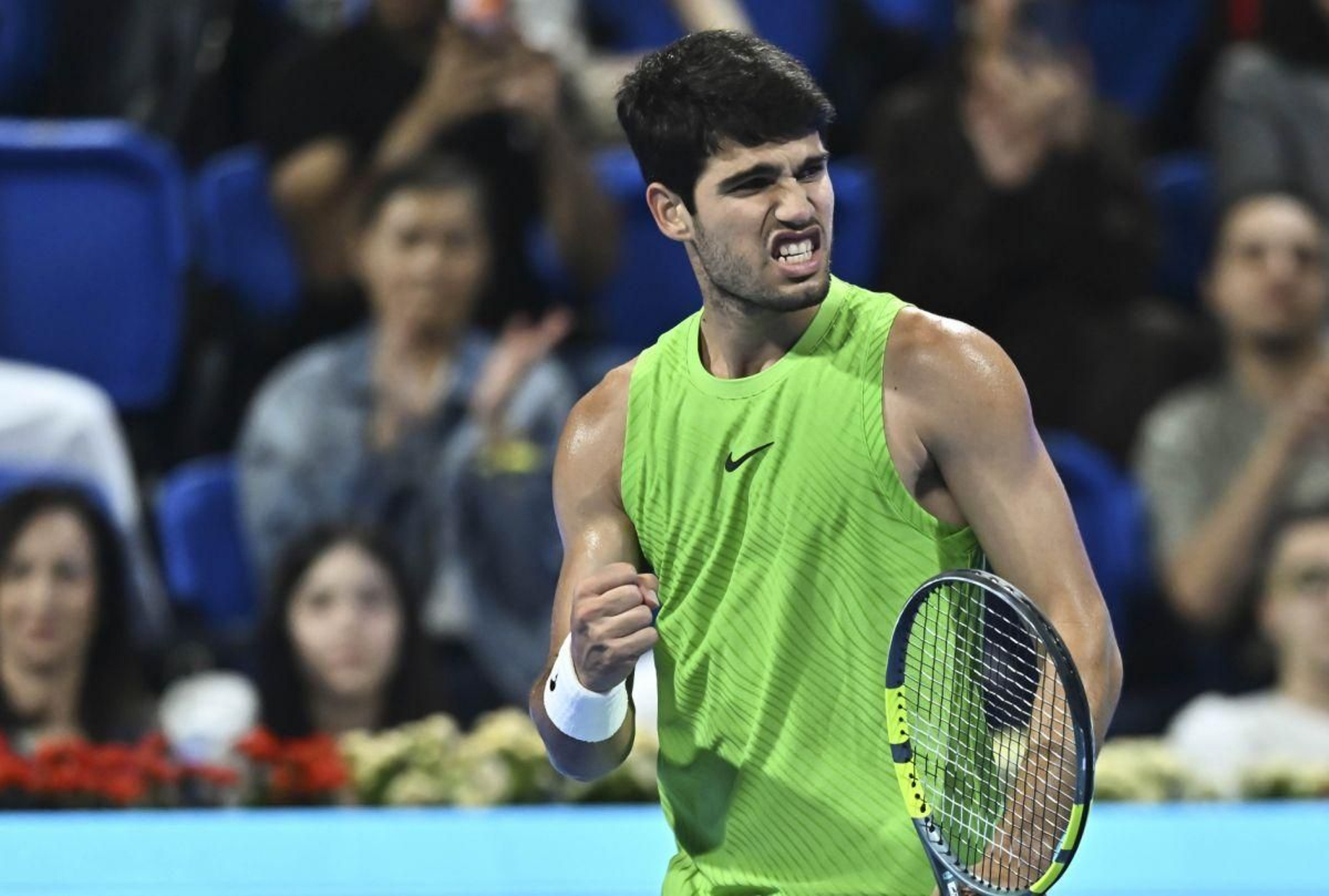 Carlos Alcaraz celebra con rabia uno de los puntos enla final ante Fils.