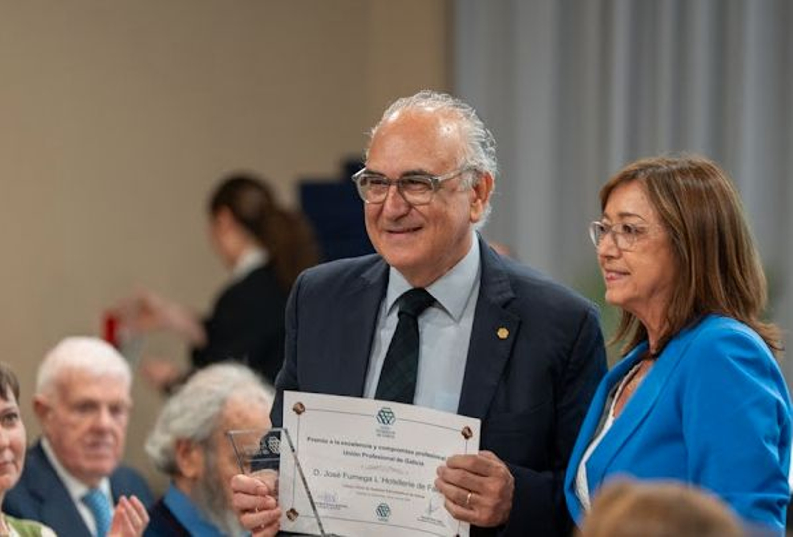 José Fumega con Pilar Otero, presidenta del Colegio de Gestores Administrativos de Galicia.