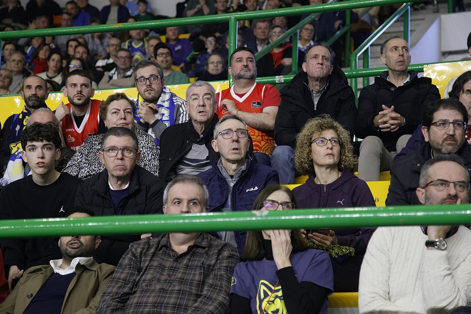 Más de 4.500 aficionados empujaron al COB contra el Estudiantes