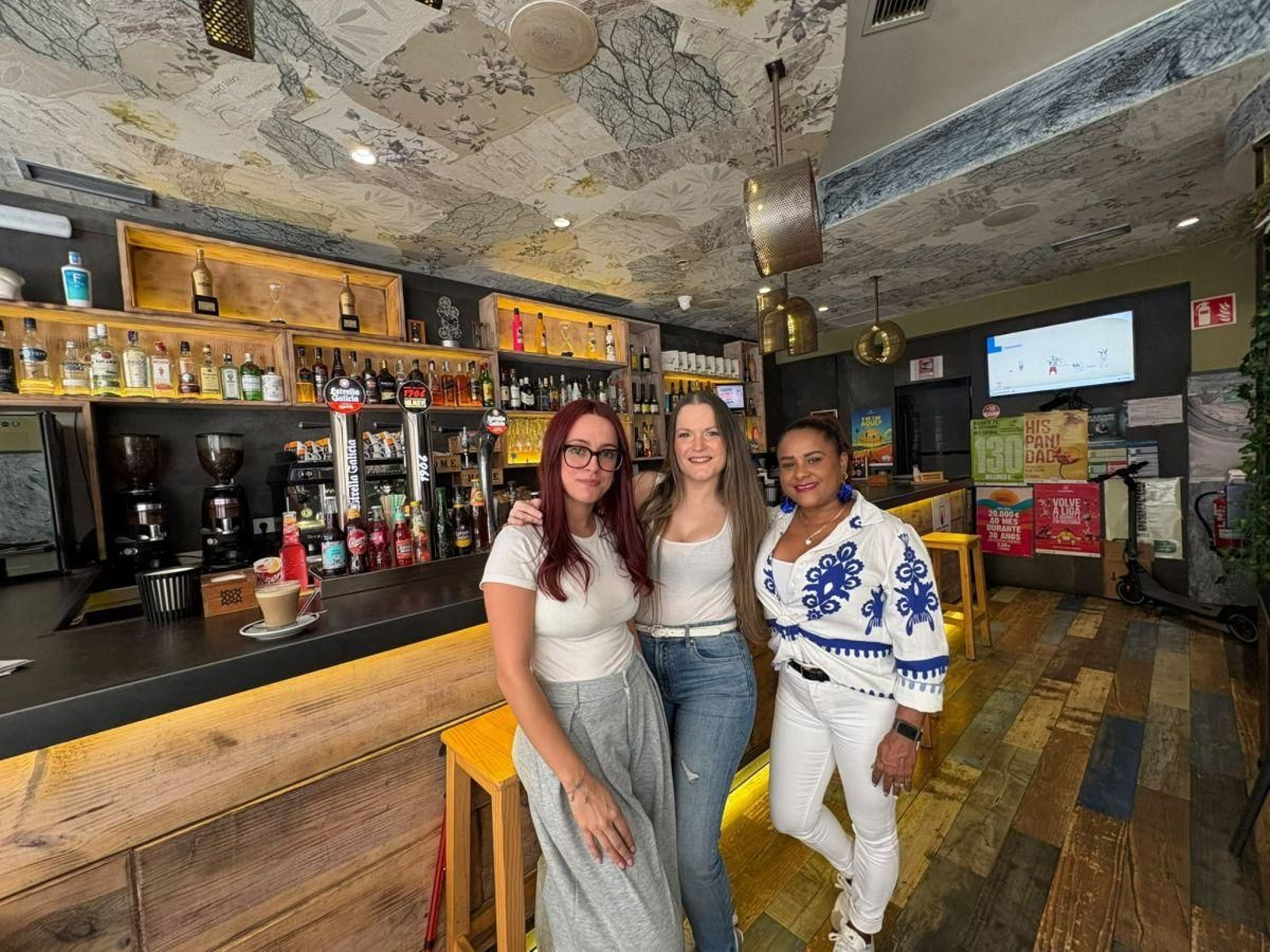 Cristiana Isabel Alves Lima, Cristina Pérez Quintas  y Teresa de Jesús de la Cruz Abreu en Crono Café