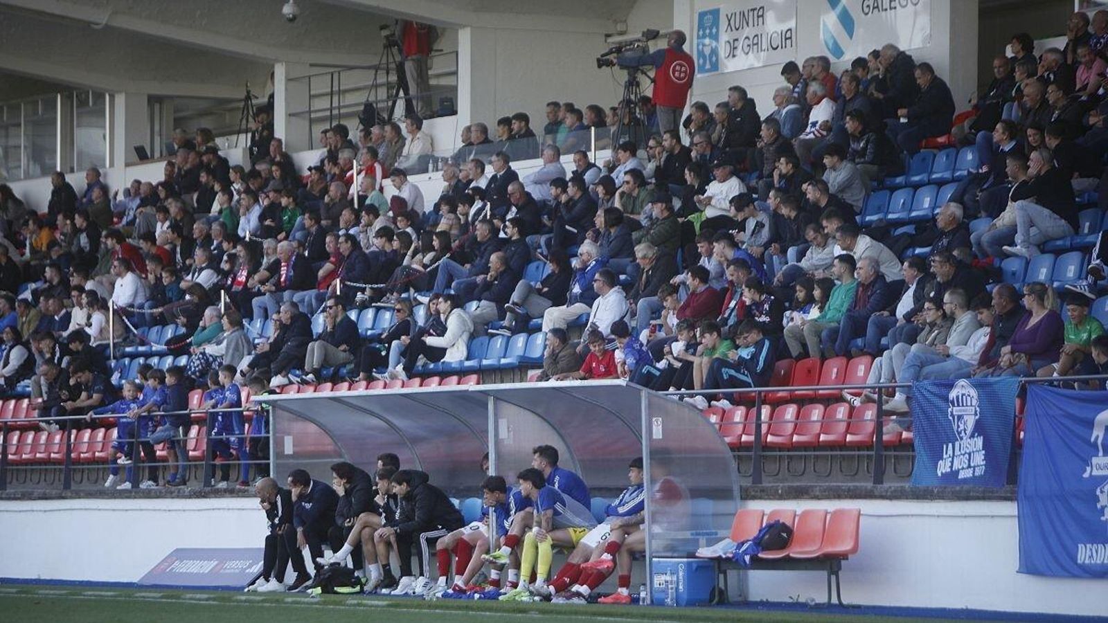 La hora no era la mejor… para ir al fútbol, pero buena entrada en el campo de O Couto.