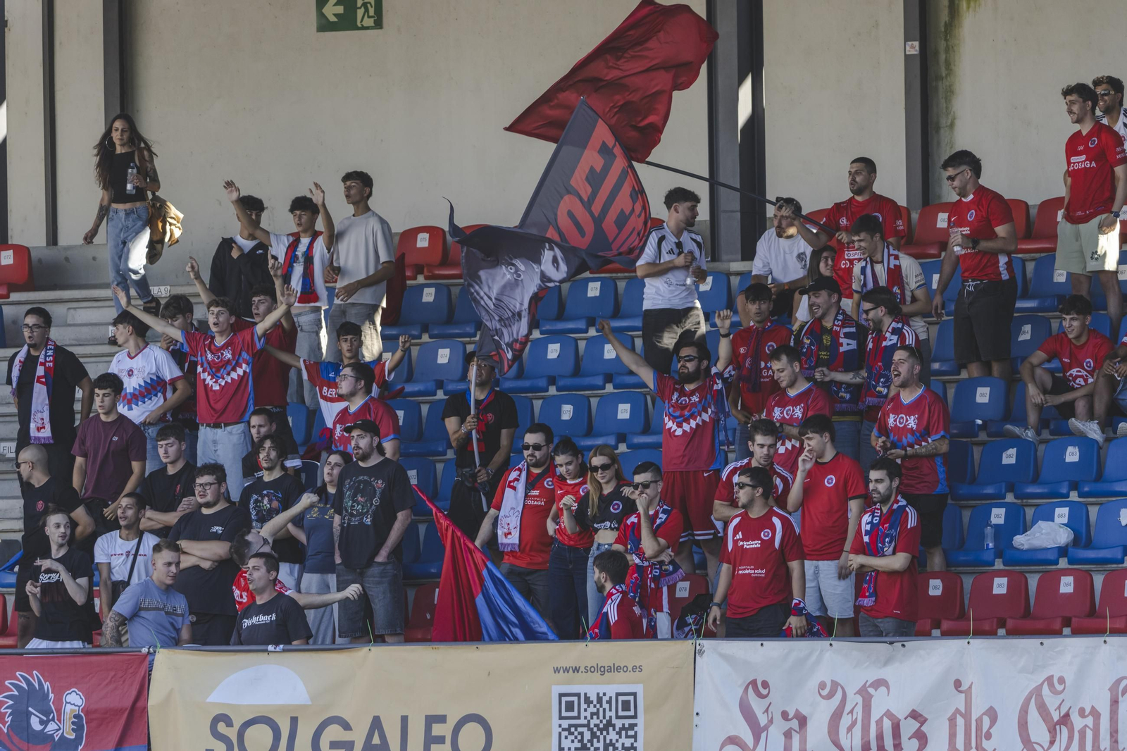 Galería |  O Couto vive una jornada de calor y una nueva derrota de la UD Ourense en Primera Federación