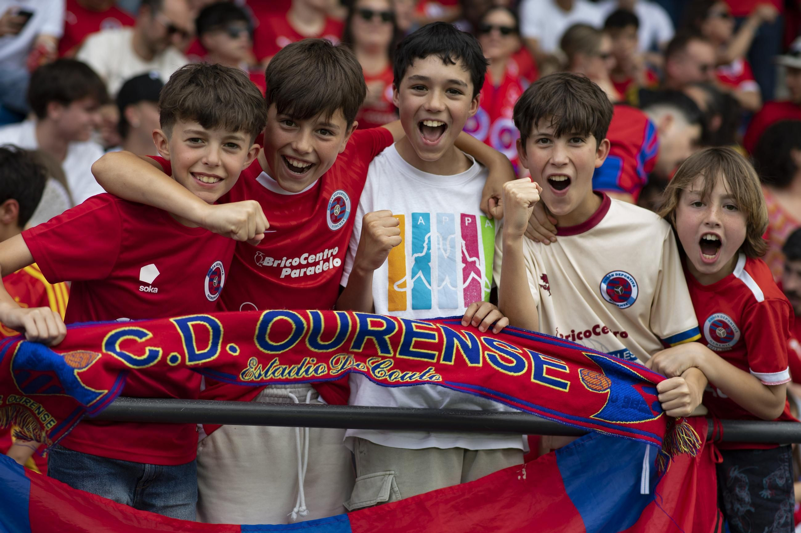 Galería | La UD Ourense quiere llegar a Primera Federación y la afición se vuelca con el equipo en O Couto