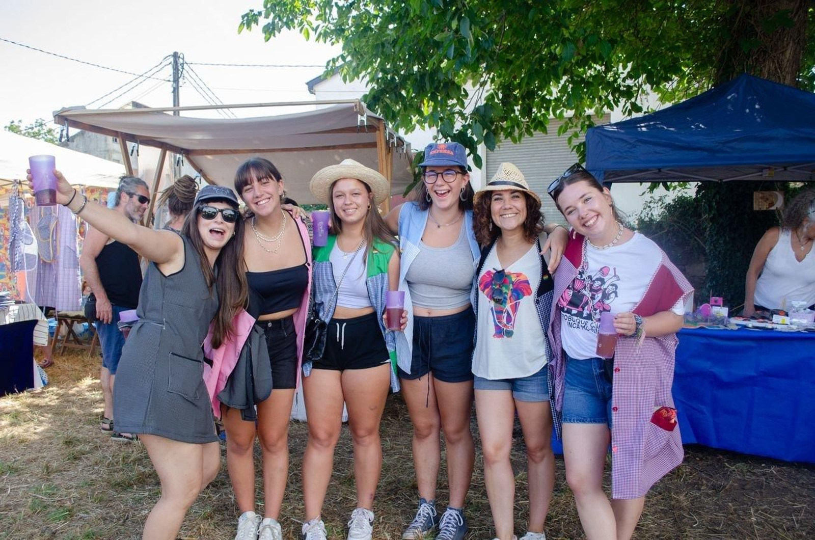 Carme, Marta, Xela, Carme, Alina y Aldara.