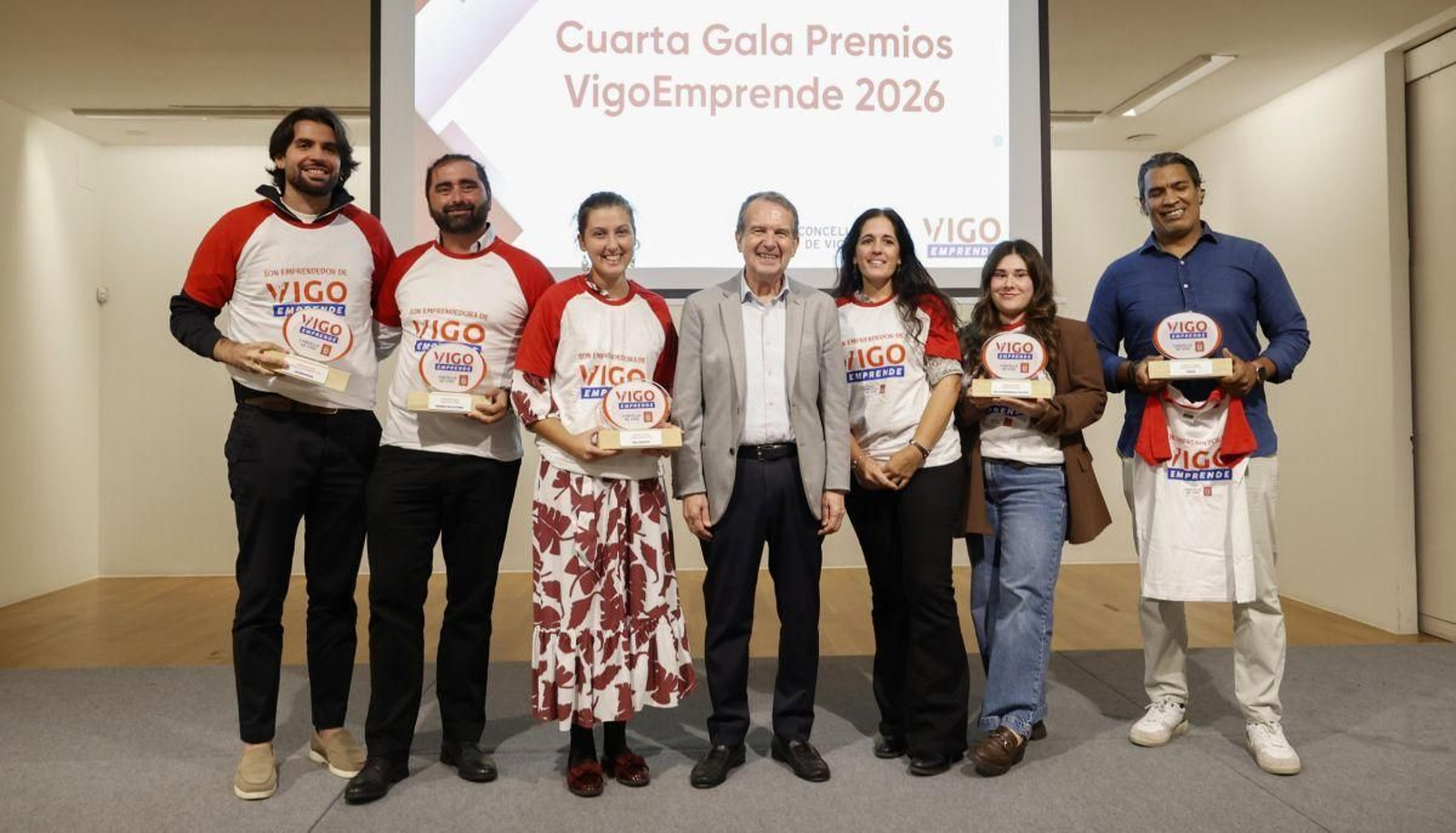 Los ganadores, con el alcalde Abel Caballero.