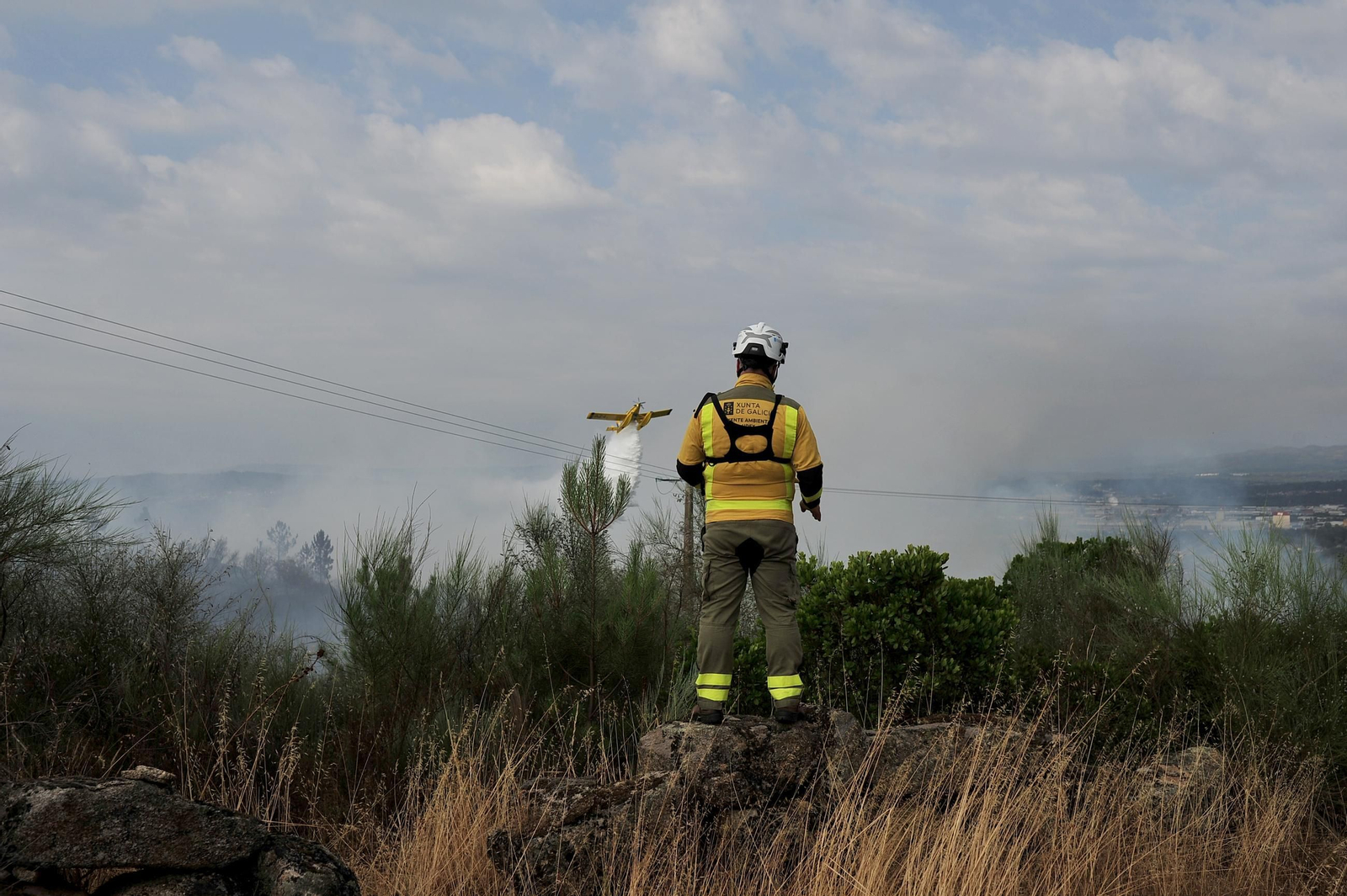 Galería | Despliegue de medios para extinguir un incendio en Rante