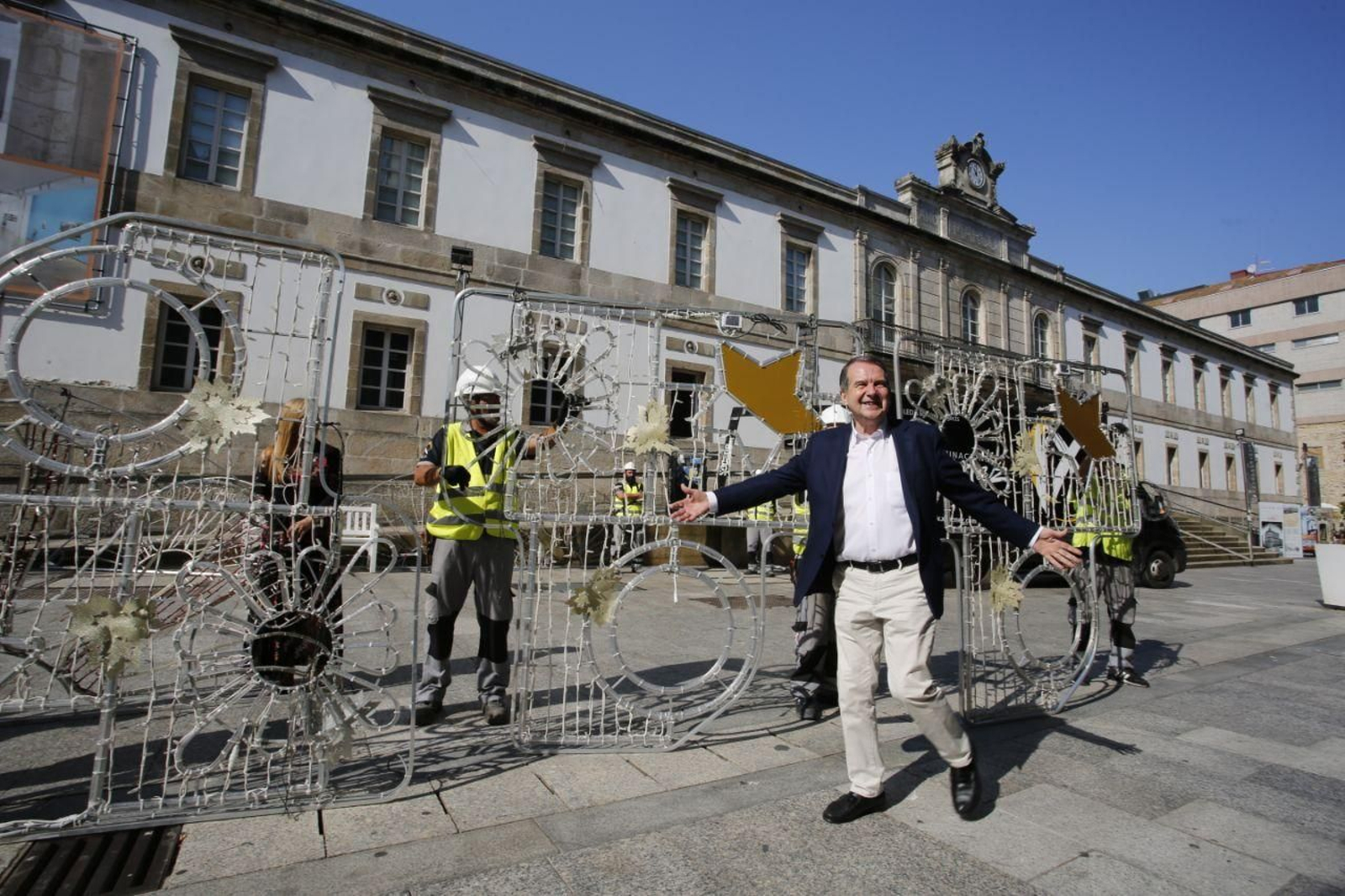 Caballero, el día de montaje de las luces de Navidad, en agosto de 2022.