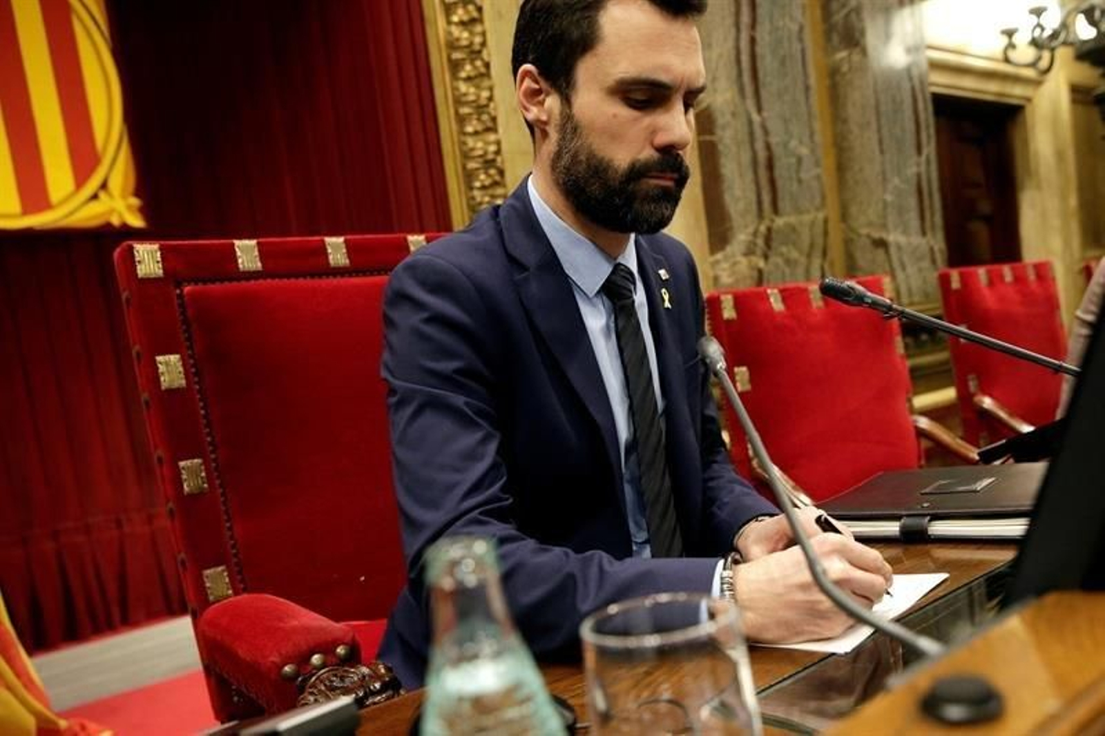 Torrent en el Parlament.