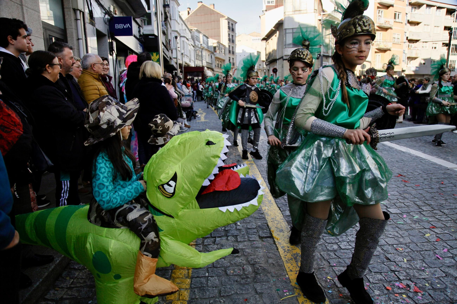 Galería | Celanova reúne 32 comparsas en su Piñata