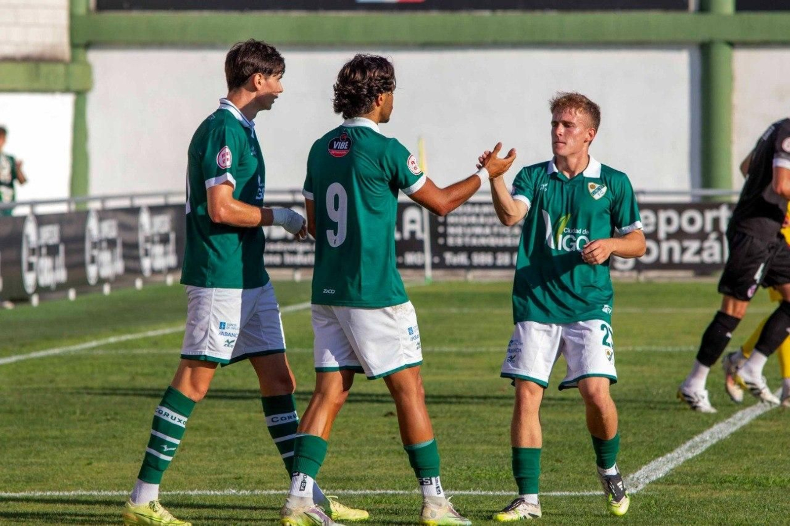 Dani Rosas e Iker Rodríguez celebran un gol, ante la UD Ourense