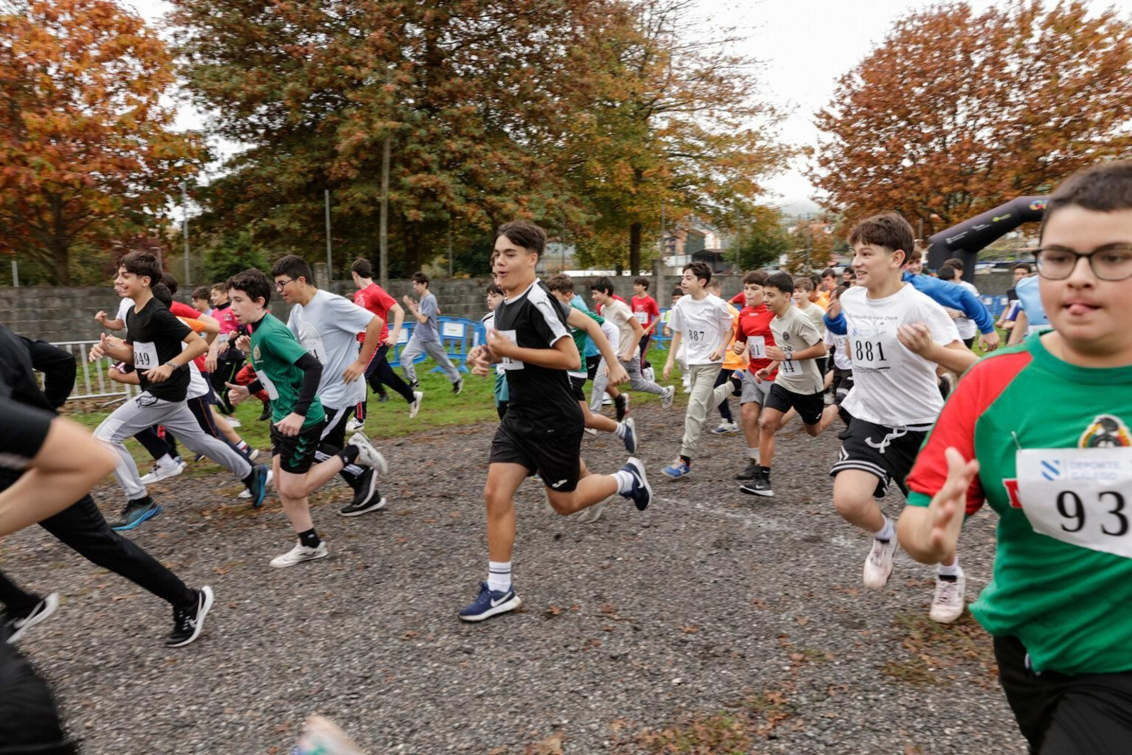 Los participantes muestran su espíritu competitivo.